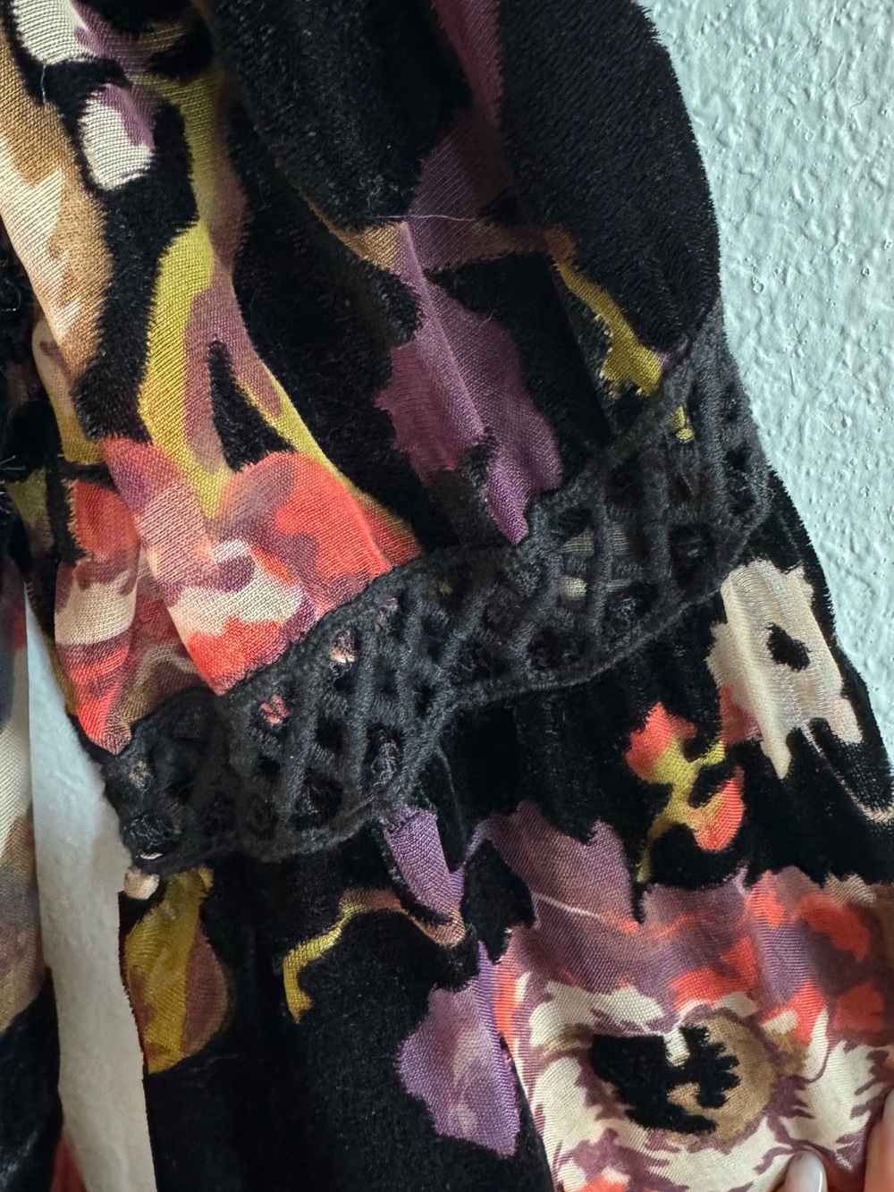 miami Black V-Neck Velvet Dress - Picture 4 of 11